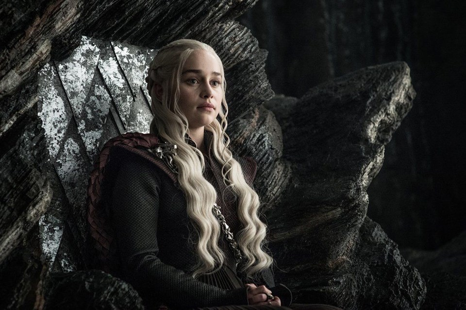 Brad Pittten Emilia Clarke ile Game of Thrones izlemek için 120 bin dolar