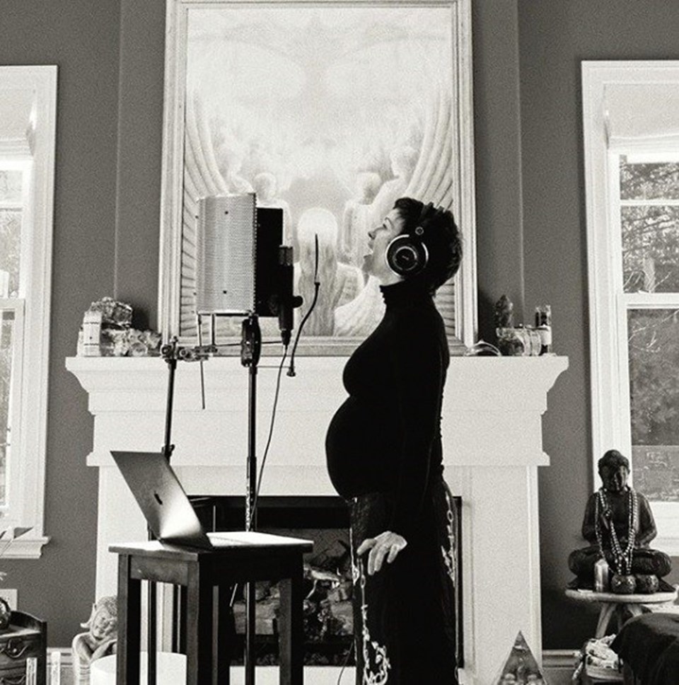 Alanis Morissette üçüncü çocuğuna hamile