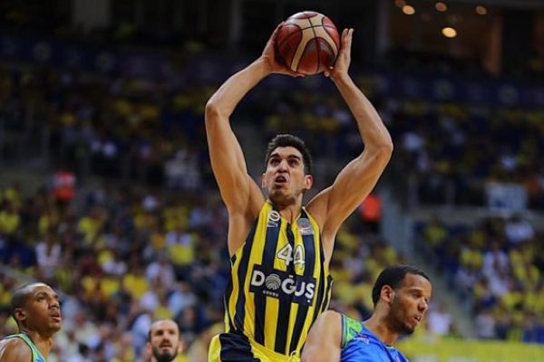 Ahmet Düverioğlu üç yıl daha Fenerbahçede
