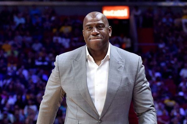 Los Angeles Lakersın başkanı Magic Johnsondan istifa