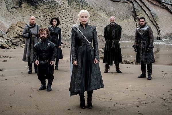 Game of Thronesun final sezonunun baştan çekilmesi için imza kampanyası