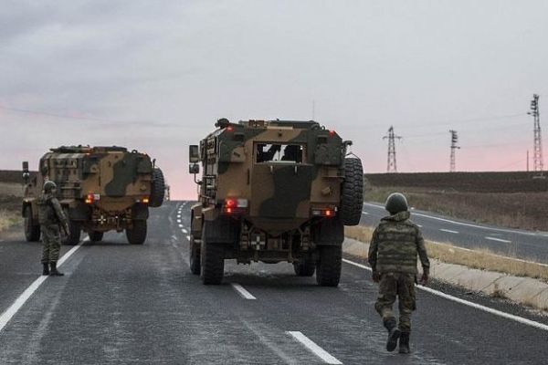 Karsta askeri aracın geçişi sırasında patlama