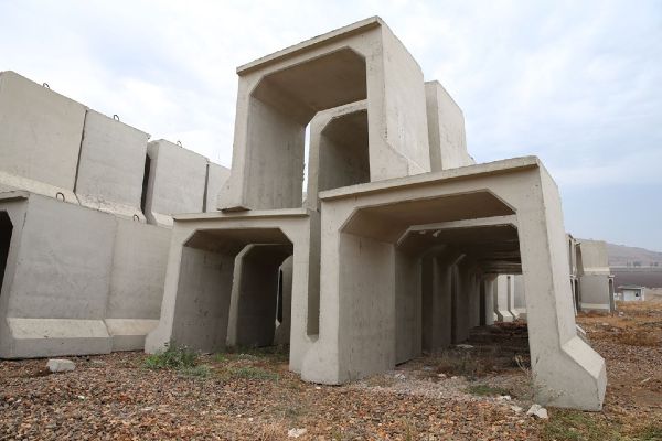 Suriye sınırına beton mevzi takviyesi