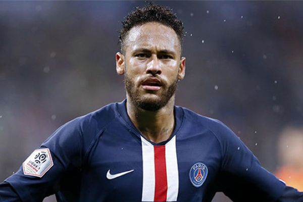 Neymar bir ay futbol oynayamayacak