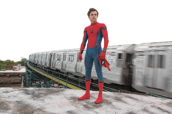 Tom Holland Örümcek Adam olarak devam ediyor
