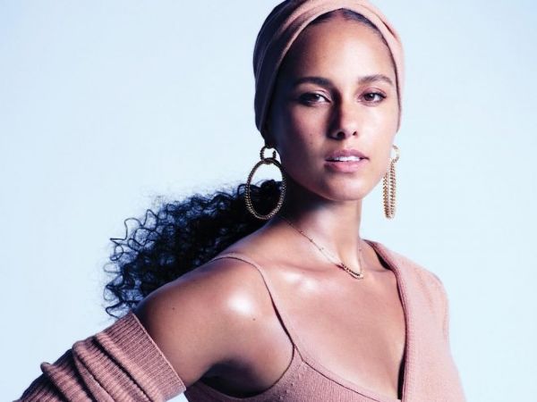 2020 Grammy Ödüllerinin sunucusu Alicia Keys...