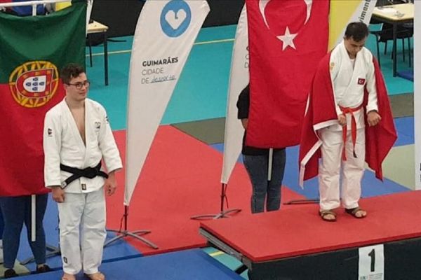 Talha Ahmet Erdemden tarihi şampiyonluk