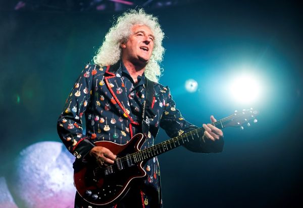 Queenin efsanevi gitaristi kalp krizi geçirdi