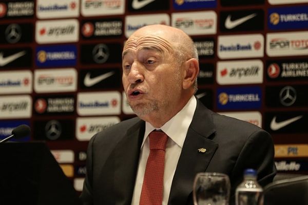 TFF Başkanı Nihat Özdemir, Fenerbahçe üyeliğinden istifa etti