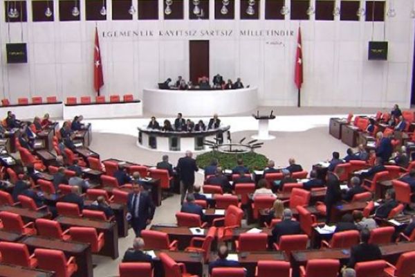 TBMMnin çalışma süresi uzatıldı