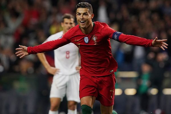 Cristiano Ronaldo corona virüse yakalandı