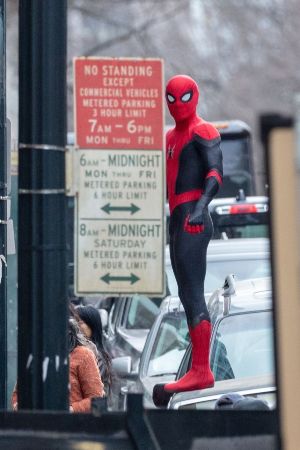 Tom Holland Örümcek Adam 3 setinde