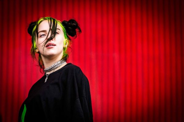 Billie Eilish: Evime girip çıkarkan korku yaşıyorum