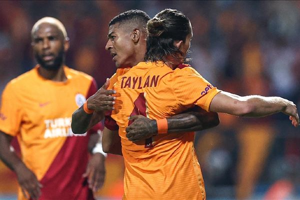 Galatasaray UEFA Avrupa Liginde gruplara kaldı