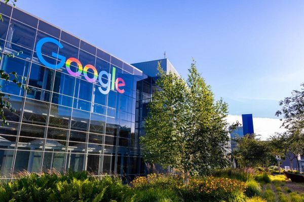 Google ofise dönüşleri Ocak 2022ye erteledi