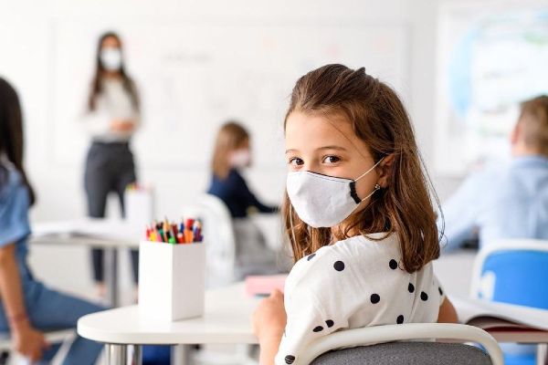 Okullarda test, veli onayıyla sadece boğazdan örnek alınarak yapılacak