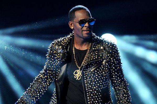 Amerikalı şarkıcı R. Kelly, şantaj ve seks ticareti de dahil 9 suçtan suçlu bulundu