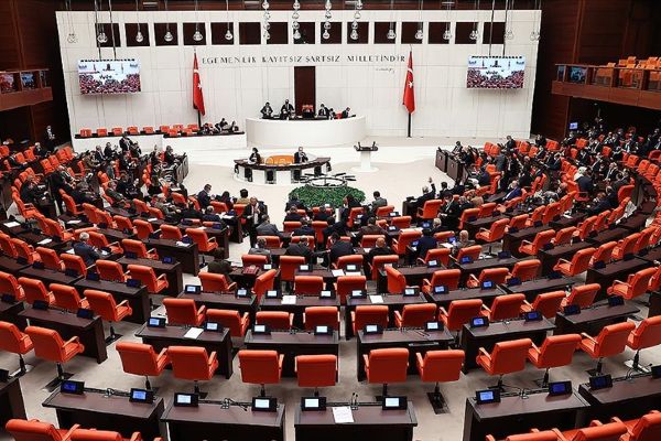 TBMMnin çalışma süresi uzatıldı