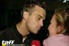 Robbie Williams Interview (Kissing attack)