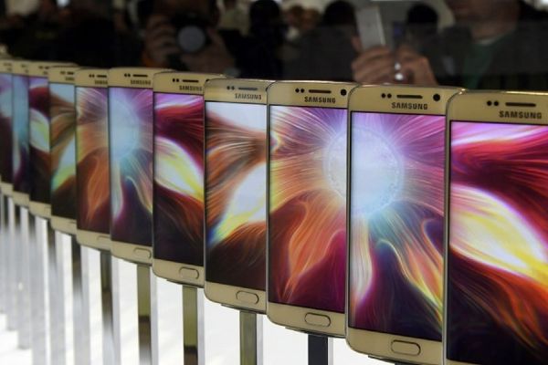 Samsung, Galaxy S6 ve Galaxy S6 Edgei tanıttı