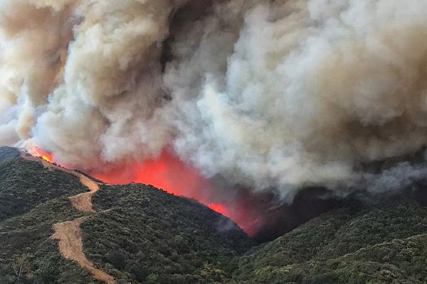 Californiadaki yangın 18 bin binayı tehdit ediyor
