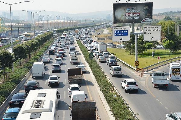 Ankarada dört kişiye bir otomobil