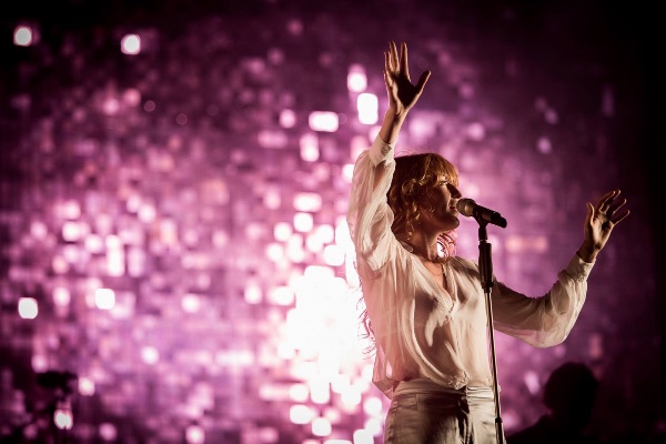 Florence + The Machine geri döndü