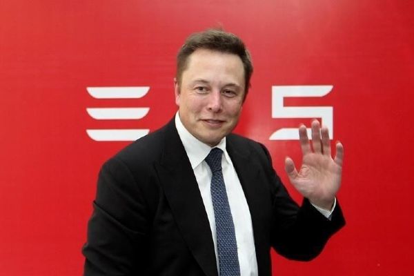 Tesla Elon Musk ile devam dedi