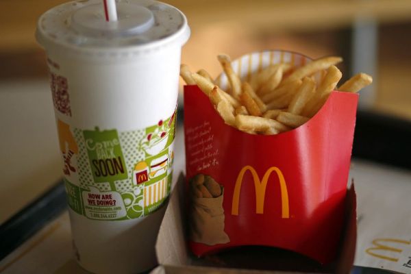 McDonalds plastik yerine kağıt kullanacak