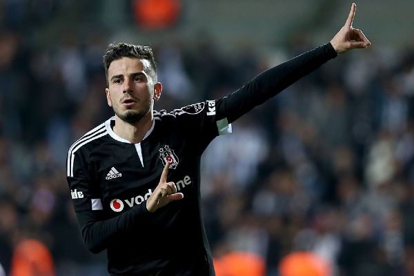 Beşiktaş, Oğuzhan ile sözleşme yeniledi