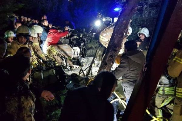 İstanbul Çekmeköyde askeri helikopter düştü
