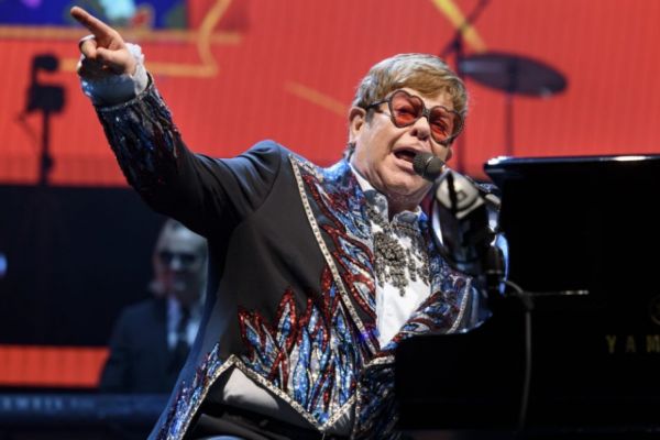 Sir Elton Johna Legion d’Honneur nişanı