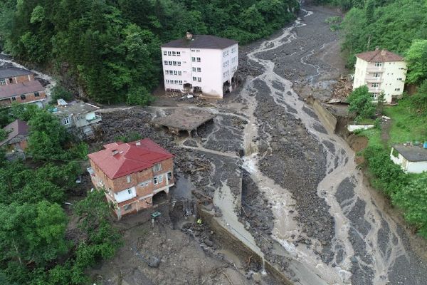 Trabzonda sel can kayıplarına yol açtı