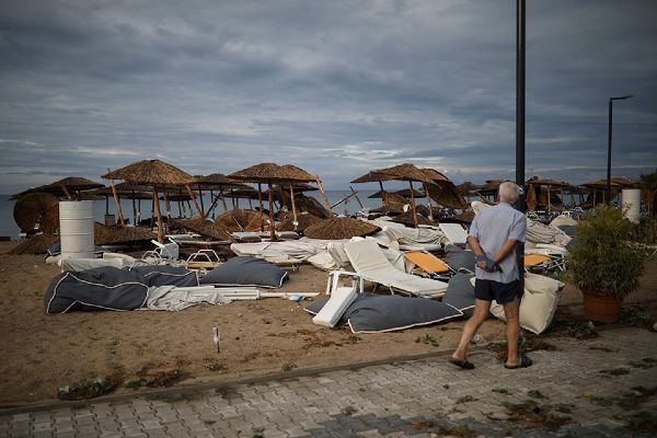 Yunanistanda fırtına can kayıplarına neden oldu