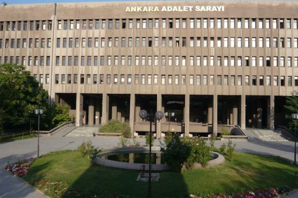Ankarada iş ve ticaret mahkemeleri arşivinde yangın
