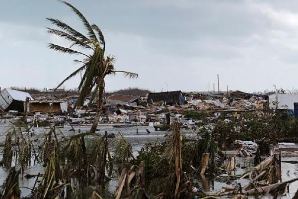 Bahamalarda bin 300 kişi kayıp