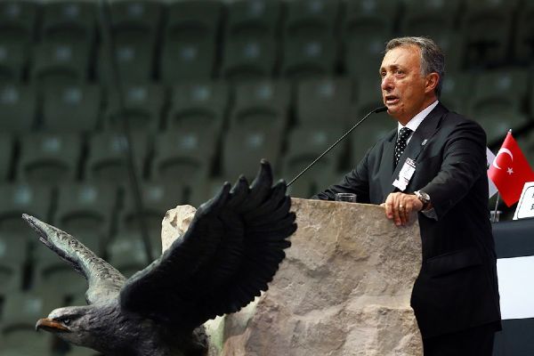 Beşiktaşın yeni başkanı Ahmet Nur Çebi