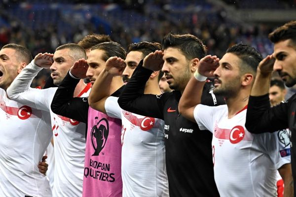 UEFAdan asker selamı soruşturması