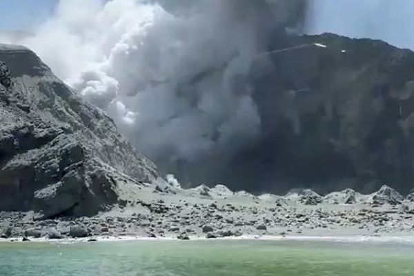 Yeni Zelandada volkanik patlama