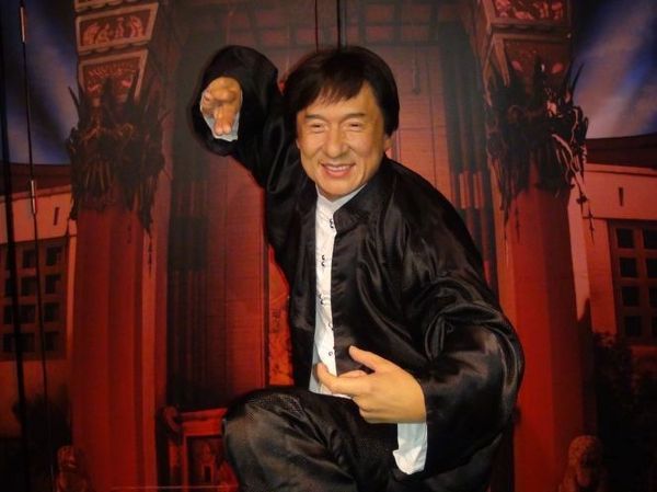 Jackie Chan Corona virüsüne panzehir bulana ödül verecek