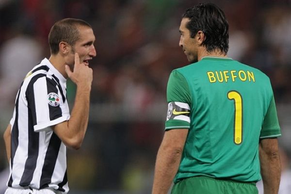 Juventus, Buffon ve Chiellininin sözleşmelerini uzattı