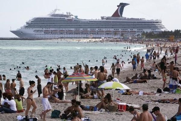 Miaminin tüm plajları kapatılıyor