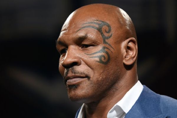 Mike Tysonın ringe dönüş maçına erteleme