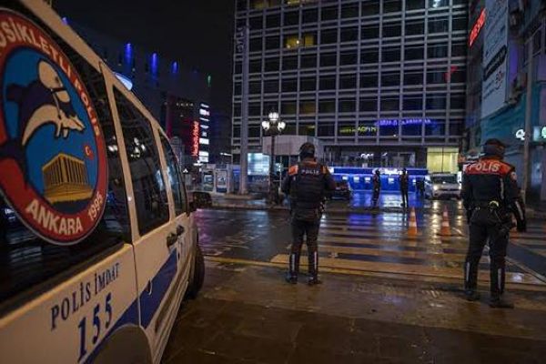 Ankarada kısıtlamaya uymayan 1397 kişiye ceza