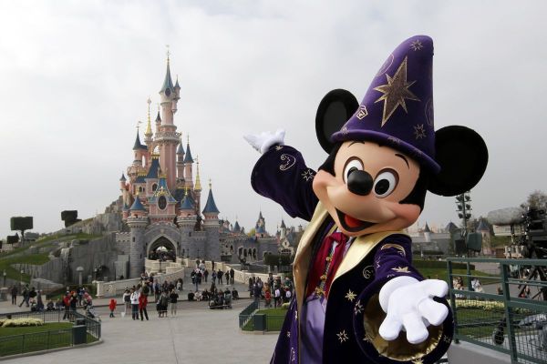 Disneyland Paris 7,5 ay sonra kapılarını yeniden açtı