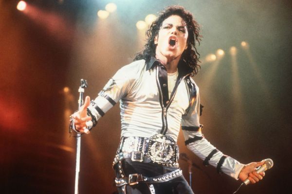 Michael Jacksonın pasaport başvuru formu satışa çıkarıldı