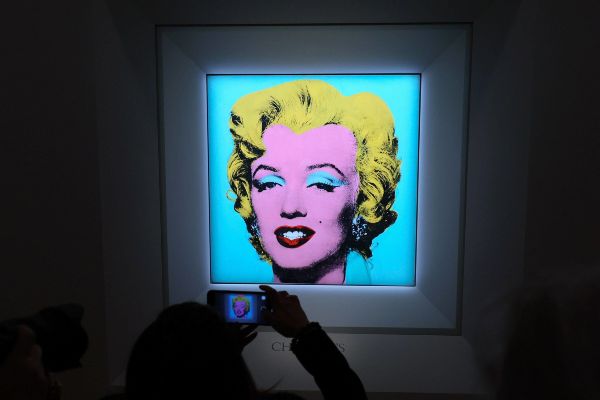 Andy Warholun Marilyn Monroe portresi rekor fiyata satıldı