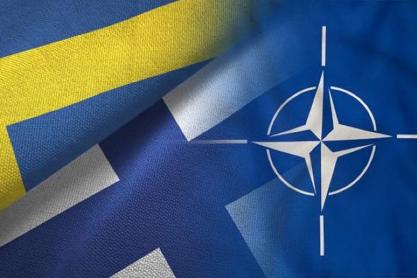 İsveç ve Finlandiya NATO başvurularını yaptı