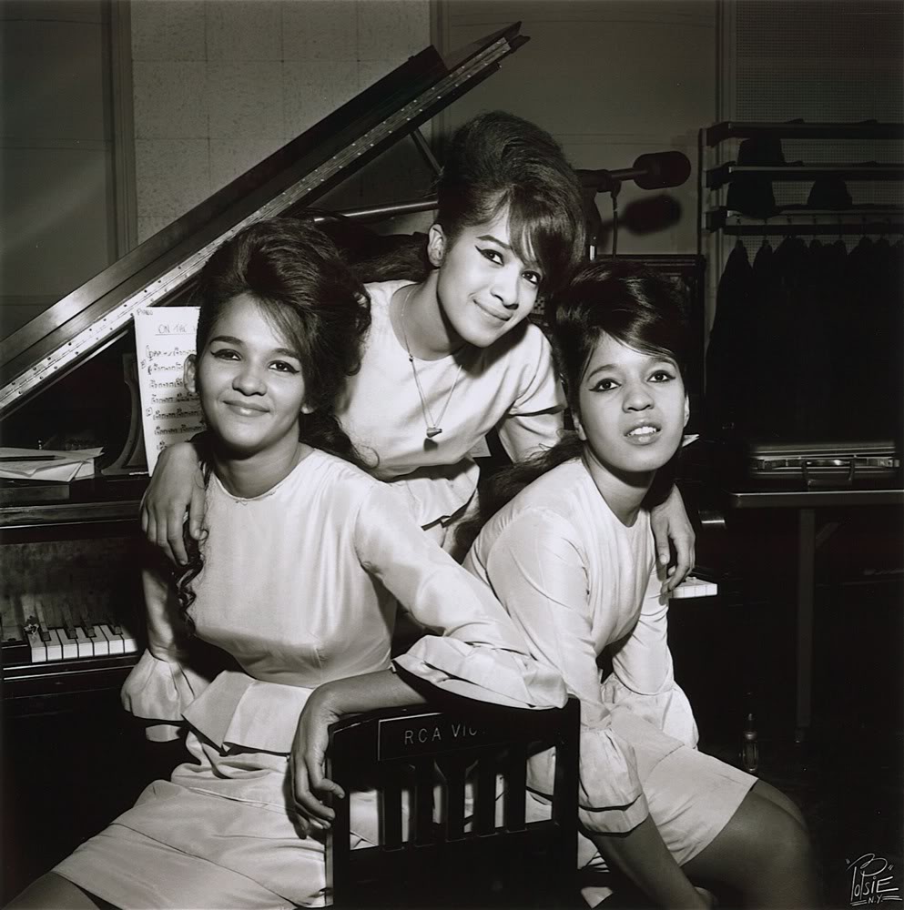 THE RONETTES HOLIDAY SONGS 1003