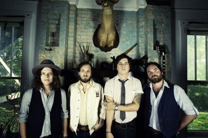 THE WILD FEATHERS 1004
